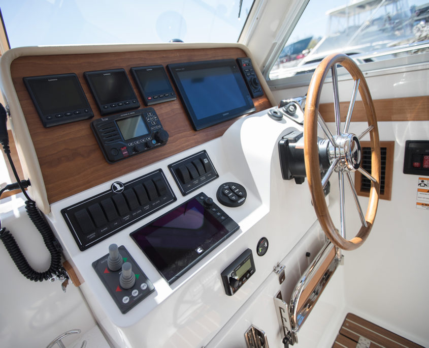 Boat navigation and radio equipment